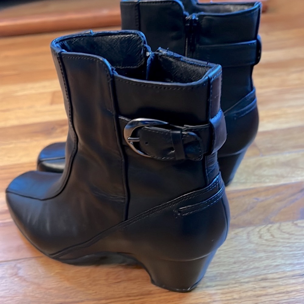 Clarks Artisan black zippered boots, size 8M in EUC